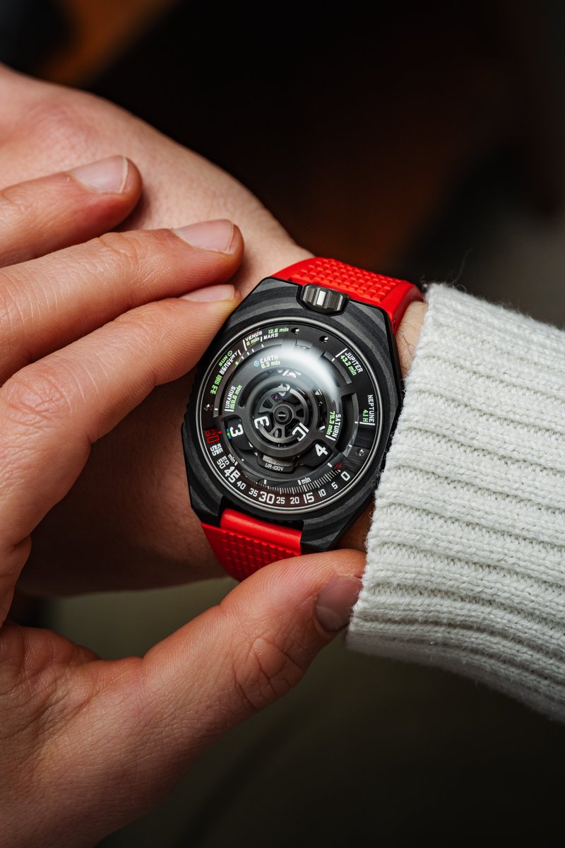 aBlogtoWatch's tweet photo. 🛸 @URWERK_Geneve puts an interstellar spin on the UR-100 series of #watches with the new UR-100V “Lightspeed.” This latest release displays the time it takes for light to reach each of our celestial neighbors across the wandering hours time display and features a new(and slightly enlarged) carbon fiber composite case.

URWERK is no stranger to including details for sci-fi buffs and horology fans alike with delights from the dial and rotor down to the strap and screw-down crown—an update debuted on this model. Celine Simon has more below