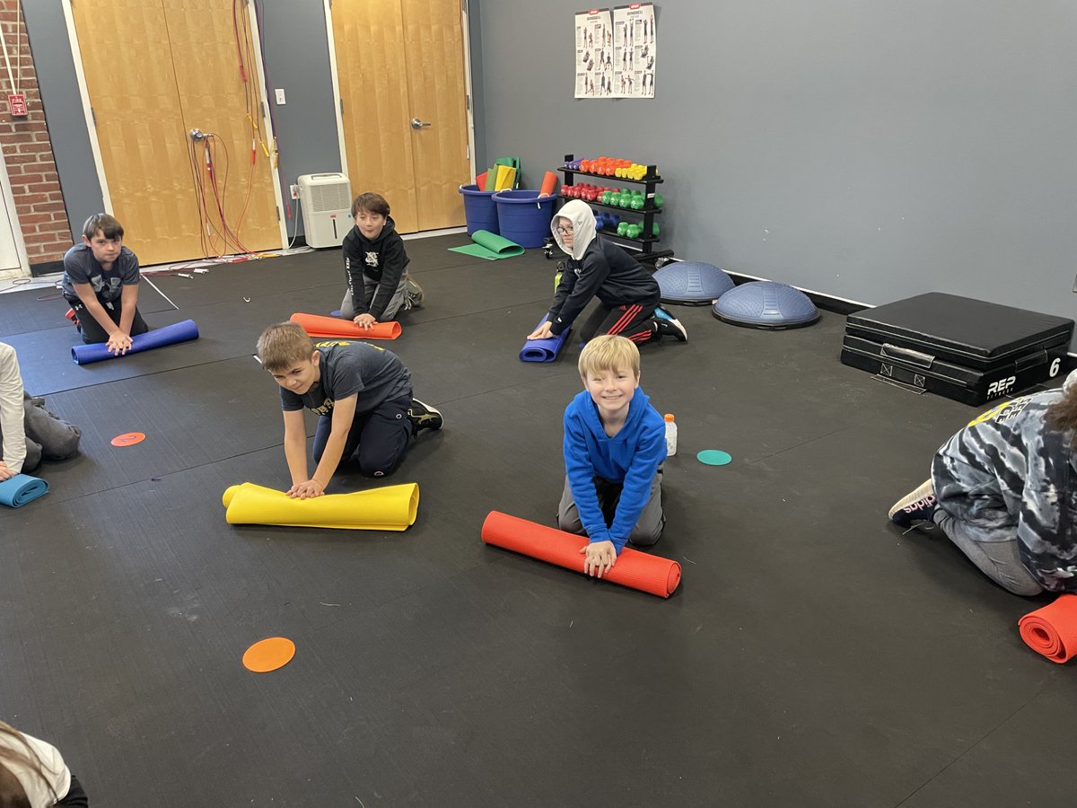 BCSDNOTES's tweet photo. Pound Ridge Elementary School students recently spent some time in the Wellness Room to learn hands-only CPR in PE as part of the Kids Heart Challenge. ❤️ https://t.co/jyMTmD6Vxk