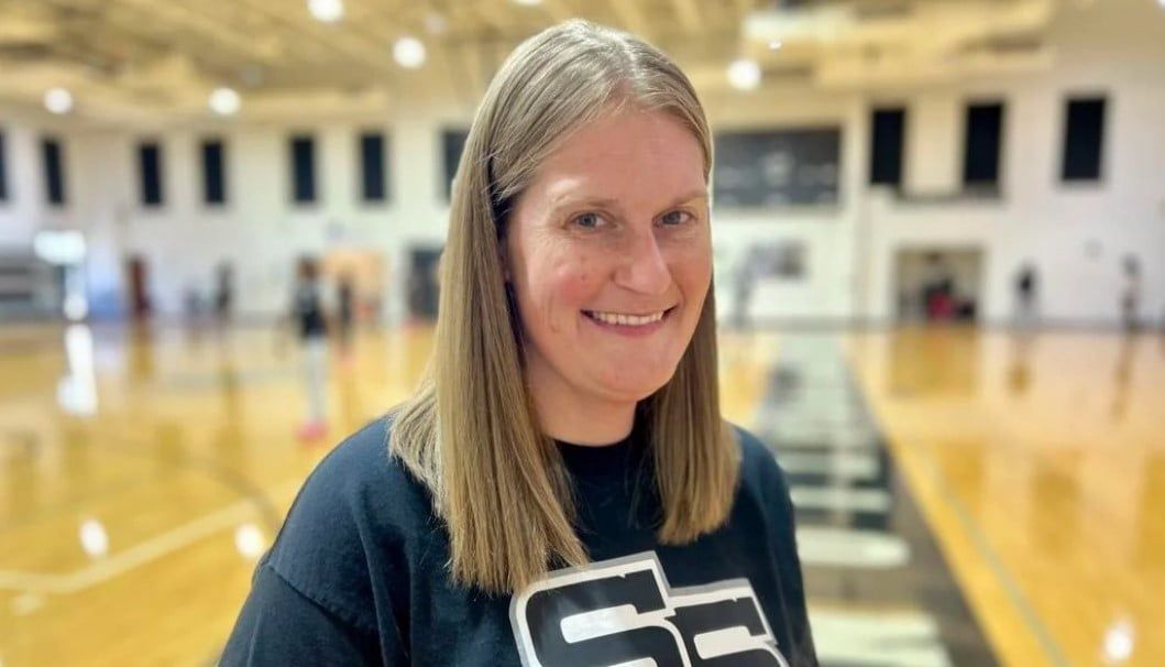 HealthyRoster's tweet photo. Athletic Trainer honored as hero for shielding students during armed incident - https://t.co/q4zmpyDAoe #ATforlife #ATtwitter https://t.co/KByMvNMNrv