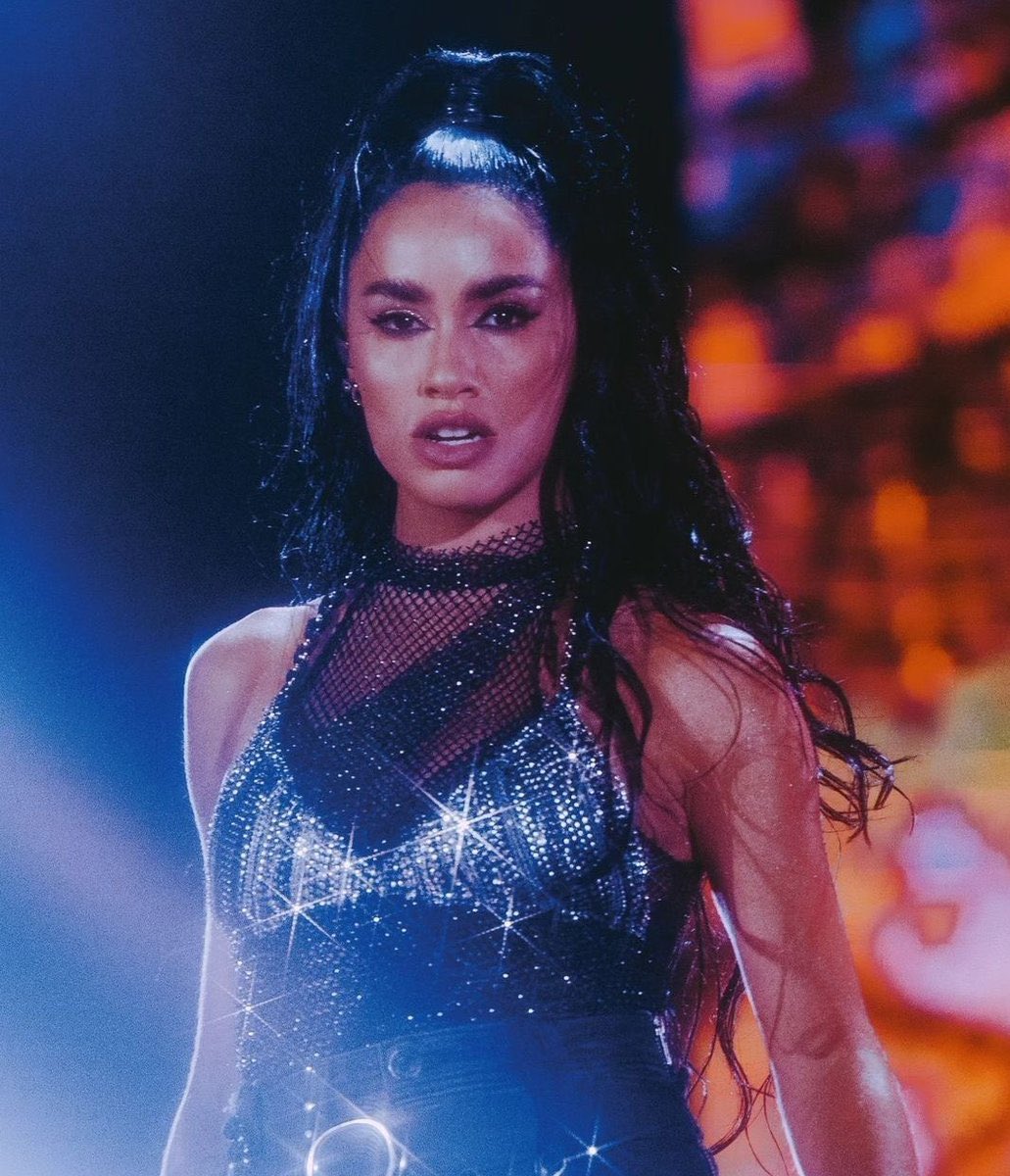 Aguante Lali! Ojalá los artistas que se hacen llamar patriotas o argentinos orgullosos tuvieran un 1% del coraje que tiene esta piba para defender al pueblo. Menos tibios que solo miran sus seguidores, más <a href="/lalioficial/">Lali</a>
