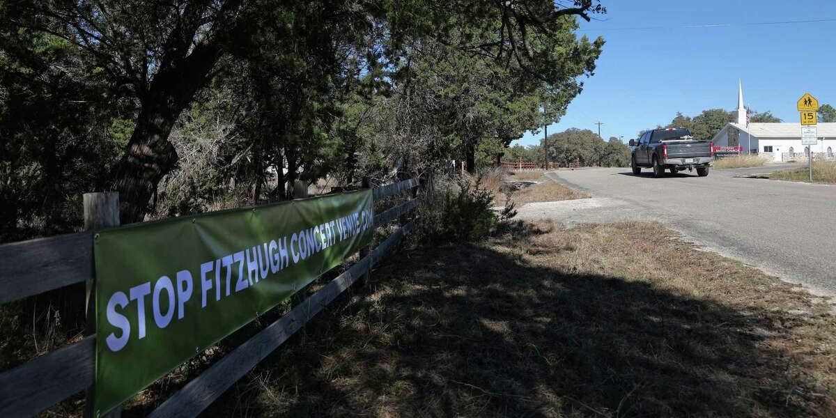 StopFitzhughCon's tweet image. @ExpressNews attended the TCEQ meeting on Jan. 29 and reported on the continued opposition from the community. Click here to read the full story: brnw.ch/21wH0qg

#stopfitzhughconcertvenue #news #supportthecause #txhillcountry #drippingsprings