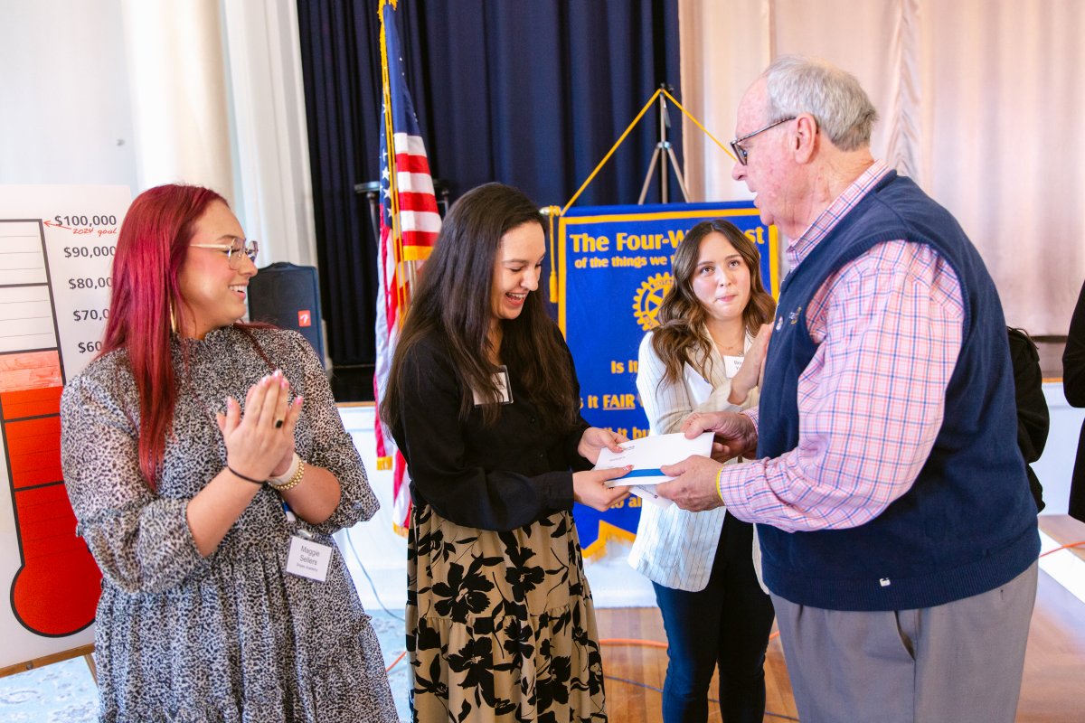 NewHanoverCoSch's tweet photo. Congratulations to our 2024 Rookie of the Year Devin Pierce, a third-year EC teacher at @gregory_elem! We are so proud of all of our beginning teachers for their contributions and drive, and thankful for the @WilmRotaryClub for this partnering in this award. https://t.co/n0yDfTU1pO