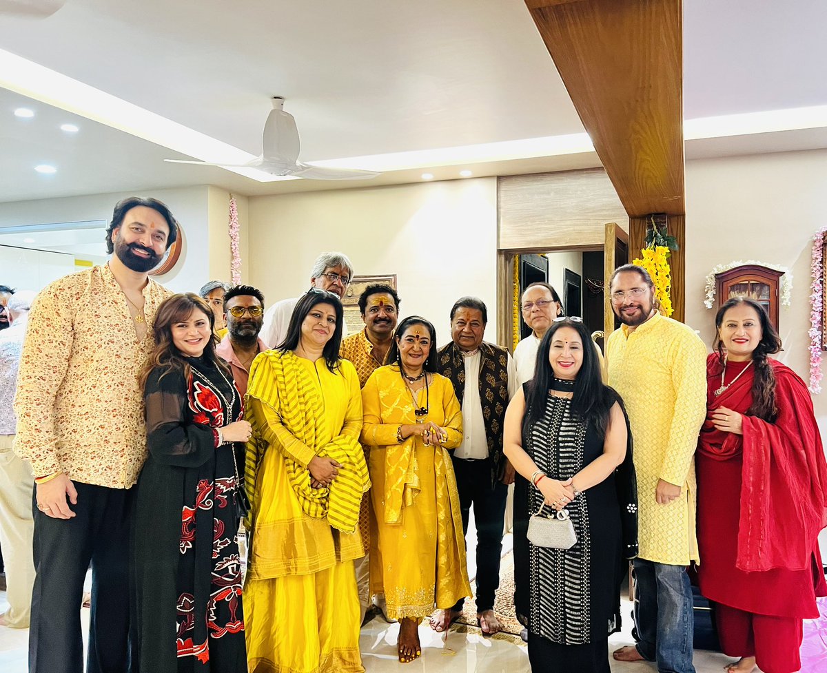 Happy Vasant Panchami ….💕🫶🙏🏻🥰 
Special thanks to @jaspinder_narula ji …… ☺️🫶
#sarasvati #pooja #vasantpanchmi #singers #artists #singing #live #love #beautiful