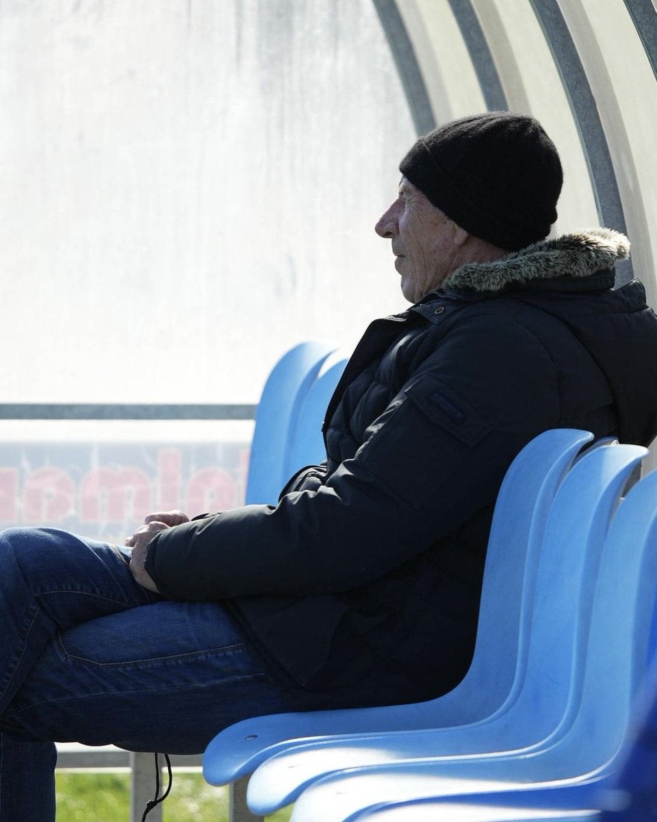 PescaraCalcio's tweet photo. Doppia seduta di lavoro sotto lo sguardo di mister Zeman. Il tecnico boemo, al quale va tutto il nostro incoraggiamento, inizierà (come previsto) il periodo di degenza presso la Clinica Pierangeli di Pescara nella giornata di sabato. #ForzaMister #ZdeněkZeman https://t.co/A1BO4Q2E3m