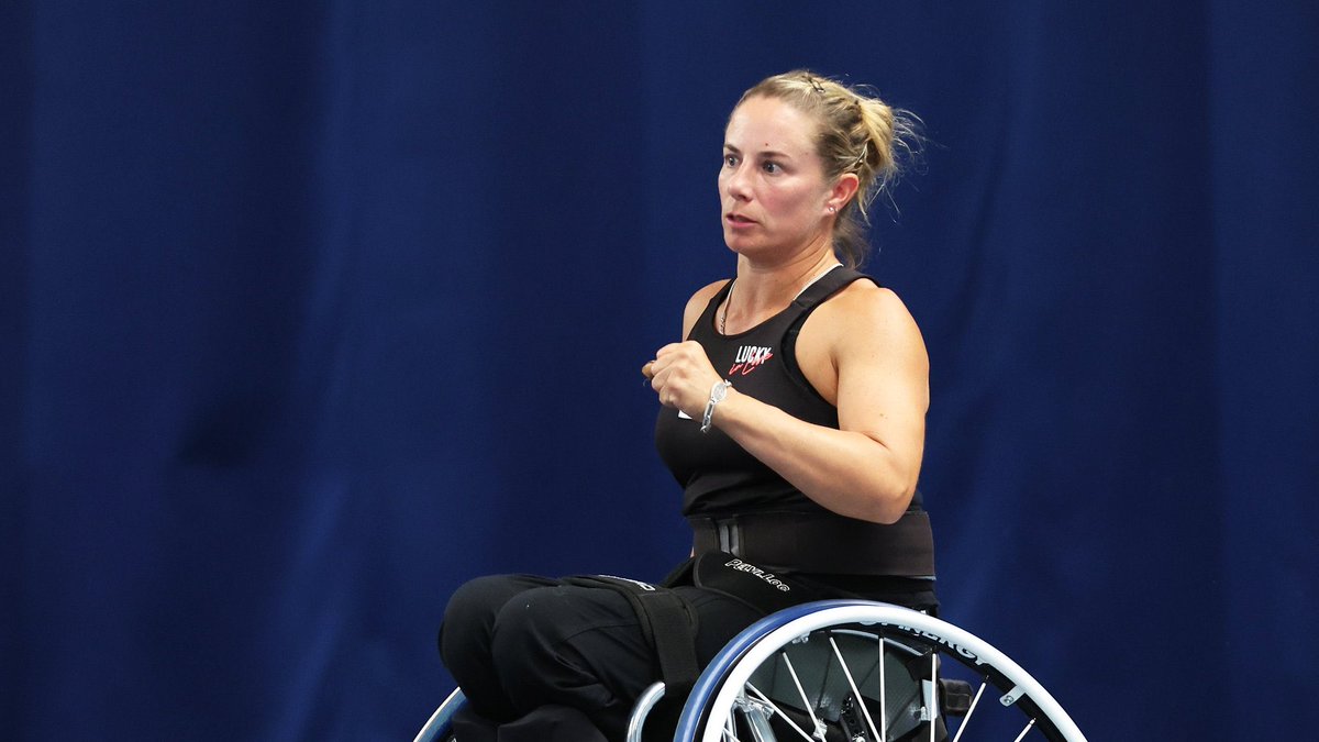 A fantastic win for @lucy_shuker in Rotterdam 💪 Lucy beats Pauline Deroulede (FRA) 3-6, 6-4, 6-2 to progress to the women’s singles semis at the ABN AMRO Open. #BackTheBrits 🇬🇧 | #wheelchairtennis