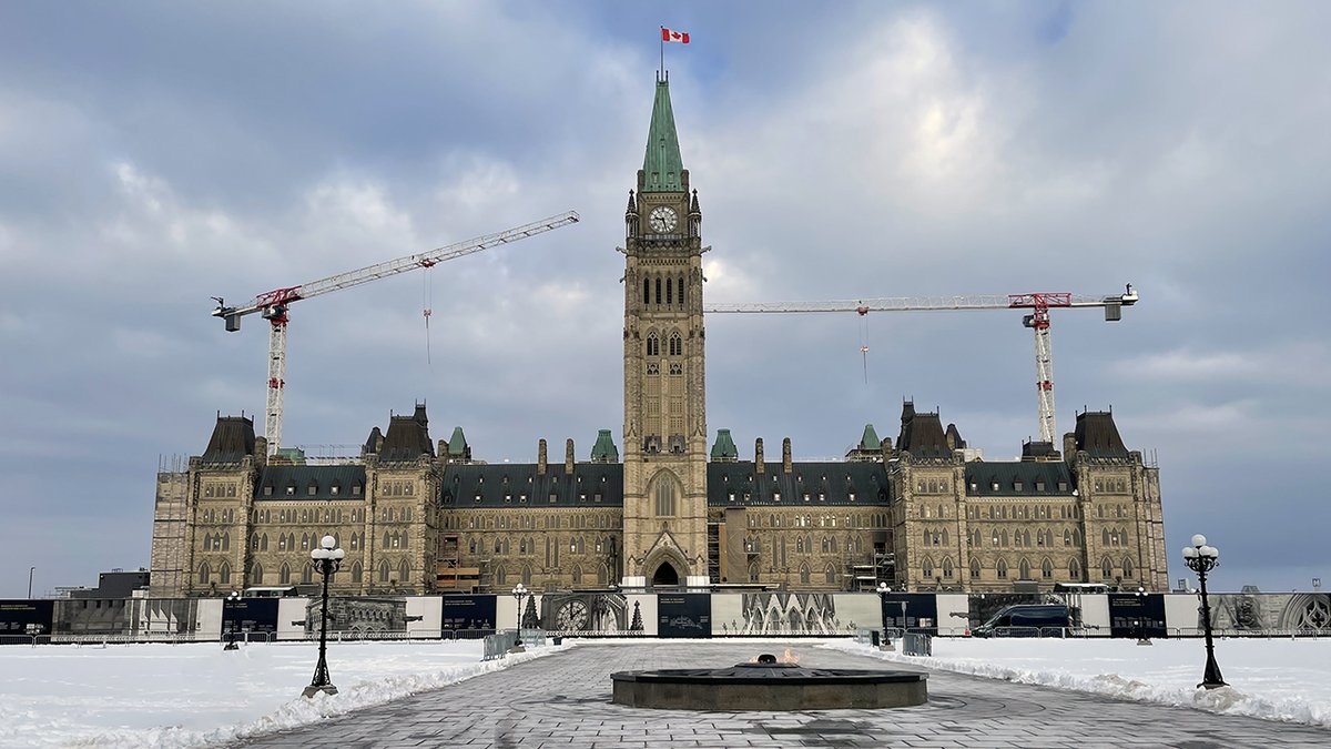 Happy National #FlagDay! The #CanadianFlag was raised for the first time above the #PeaceTower 59 years ago today. Amid the largest rehabilitation project in its history, the maple leaf still flies proudly above the #CentreBlock and other #ParliamentHill buildings.