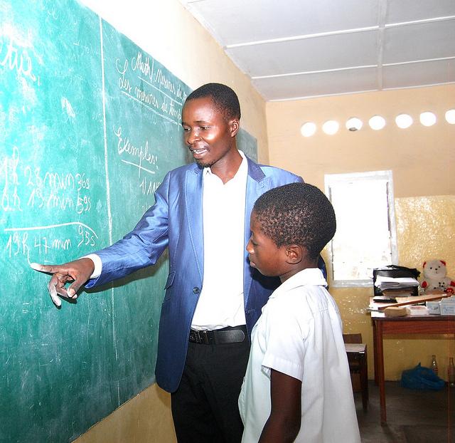 Groupe_H3's tweet photo. 🔵 Éducation : le Collectif des Organisations des Enseignants du Cameroun (COREC), « appelle les enseignants, à soutenir financièrement leurs collègues suspendus, en contribuant à l'élan de solidarité initié ».
#COREC | #OTS | #MINESEC | #MINTSS https://t.co/WgolsTGN2A