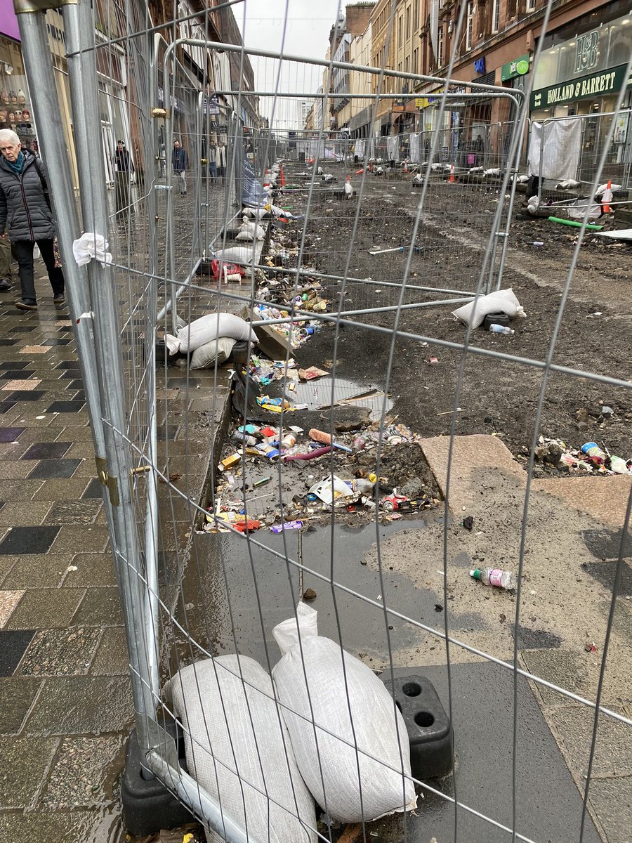 There r some ardent @theSNP supporters who’ll still tell u, even now, that 🏴󠁧󠁢󠁳󠁣󠁴󠁿 thrives under their governance. Remember when Sauchiehall St, Glasgow centre was a nice place 2 shop? Here it is today. What do u reckon? SNP/Greens. Good job or bad job? This is a crying shame. Enough!