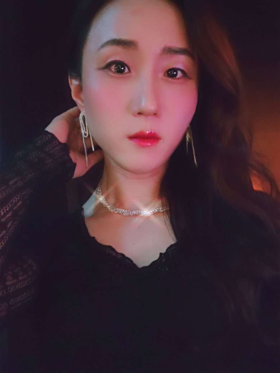 블랙으로 고혹적이게~~💋💋