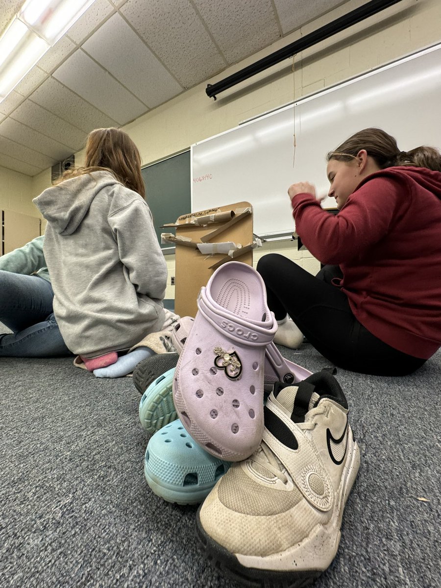 MrGoodine's tweet photo. Sometimes you think and work better without shoes. @KenstonKIS @KenstonSchools #myohioclassroom #kenstonengaged https://t.co/SUUE4PHIP4