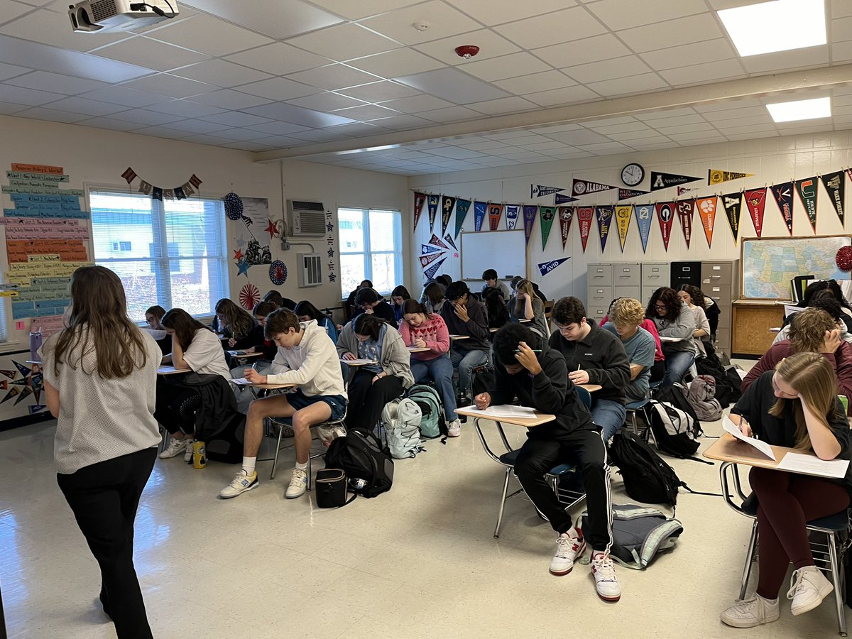 holtmm's tweet image. Love the teacher leadership and student motivation in this room! Ms Walden is the leader behind our ACT prep sessions and check all these students who signed up voluntarily. #BearDown #teacherleader #ownyourlearning