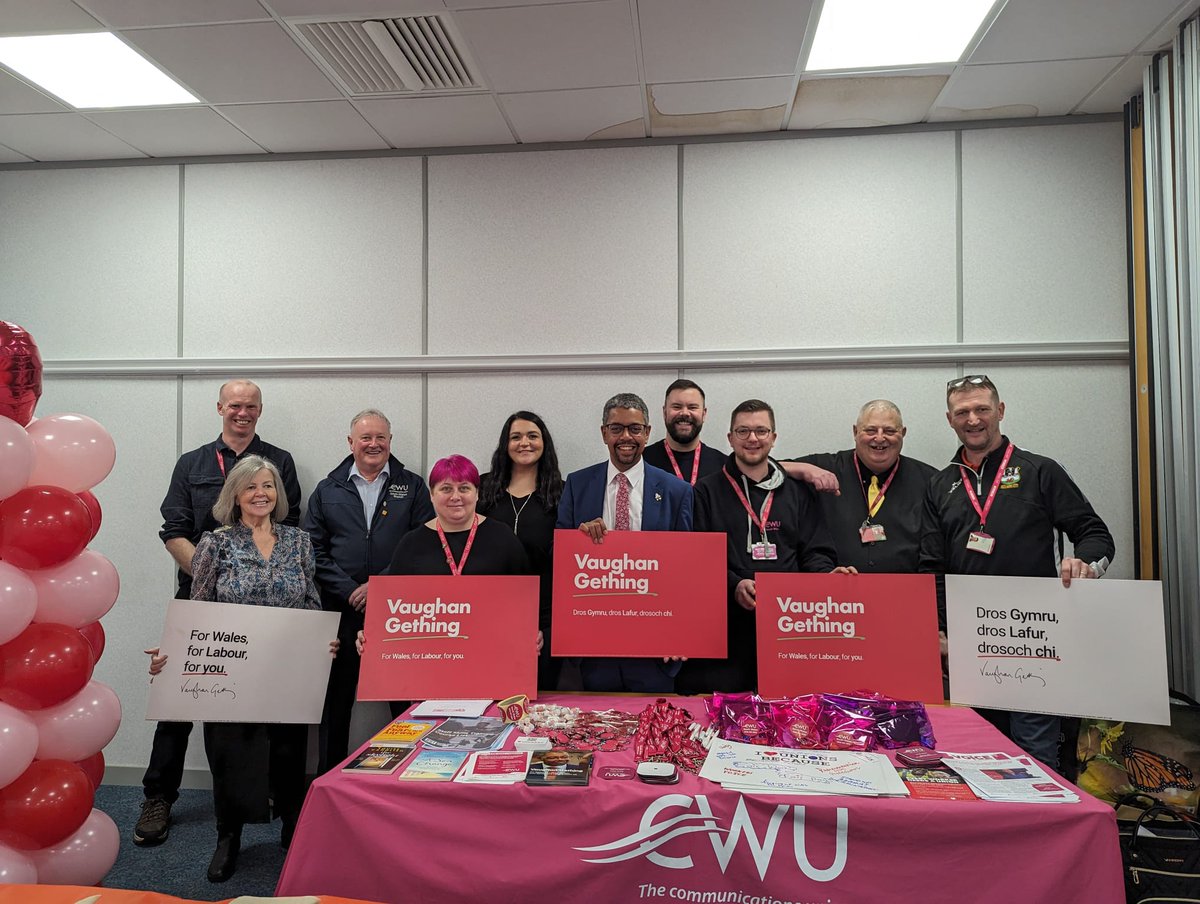 On #HeartUnions Week I’ve been highlighting work unions do to support their members.

It was a pleasure to spend time with @CWUnews workers & reps in Merthyr today to talk about vital work being done to support postal, telecoms and tech workers across Wales. 

Diolch ❤️