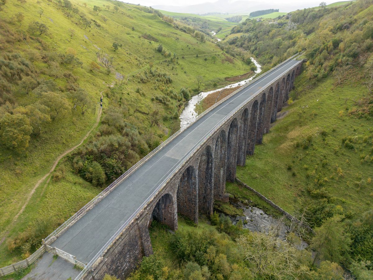 👏 Last year our team completed works to protect the Grade II* Listed Smardale Gill Viaduct on behalf of our client, @EdenViaducts 🦺 Works saw the team complete repairs to the concrete deck, install 344m of ACO drainage, and apply 1,285m2 of new waterproof covering to the deck
