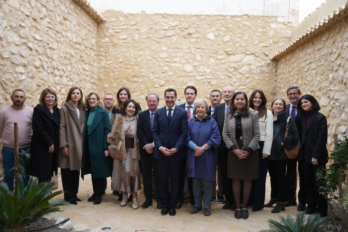 El grupo jienense <a href="/CastillodCanena/">Castillo de Canena</a>, en su compromiso con la #sostenibilidad, ha puesto en marcha la mayor planta fotovoltaica de #autoconsumo flotante de #Andalucía de la mano de dos firmas jienenses: <a href="/intelec_es/">Intelec | Ingeniería Energética</a> y <a href="/VialterraInfr/">Vialterra Infraestructuras</a>, inaugurada hoy por el presidente <a href="/JuanMa_Moreno/">Juanma Moreno</a>