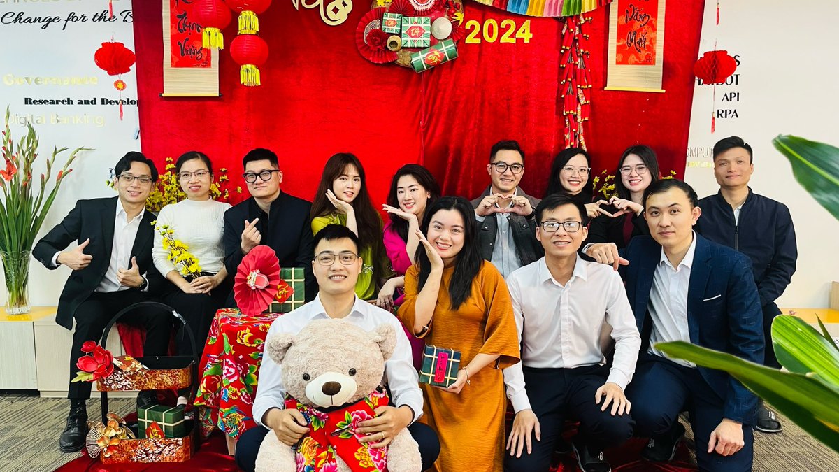HuyDangGDG's tweet photo. 💖First day back at work after Tet holiday.
🎉Hoping everything goes smoothly this year!
#TetHoliday #FirstDayBack #WorkLife #BIDV https://t.co/QjrMYIe0GZ