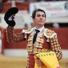 Portal Taurino (@portaltaurino) on Twitter photo Hoy hace 25 años el torero salmantino Domingo <a href="/DLopez_Chaves/">Domingo López-Chaves</a> debuta en México como matador de toros actuando en la plaza de Jalostotitlán (Jalisco) en el Carnaval de 1999, junto a Eulalio López <a href="/InfoZotoluco/">InfoZotoluco</a> y <a href="/FernandoOchoa/">Fernando Ochoa</a> lidiando toros de Teófilo Gómez <a href="/portaltaurino/">Portal Taurino</a> Hoy hace 25 años el torero salmantino Domingo <a href="/DLopez_Chaves/">Domingo López-Chaves</a> debuta en México como matador de toros actuando en la plaza de Jalostotitlán (Jalisco) en el Carnaval de 1999, junto a Eulalio López <a href="/InfoZotoluco/">InfoZotoluco</a> y <a href="/FernandoOchoa/">Fernando Ochoa</a> lidiando toros de Teófilo Gómez <a href="/portaltaurino/">Portal Taurino</a>