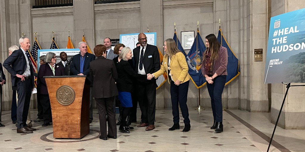 riverkeeper's tweet photo. Today, @SenGillibrand held a press conference in Albany urging @EPA to render a “not protective” determination in its third 5-yr review of the #HudsonRiver PCBs #Superfund Site cleanup - which hasn't reduced #PCBs in sediment and fish enough to protect human &amp; ecological health https://t.co/VHSefOAwc8