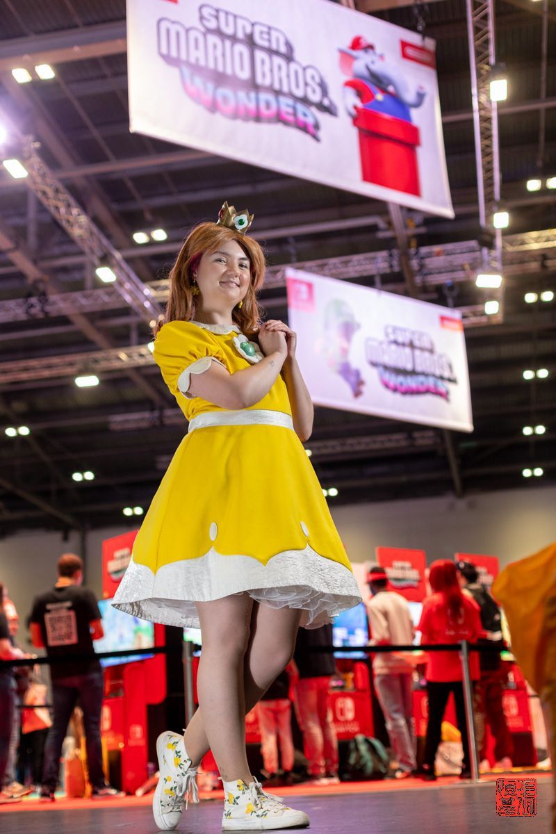 FoodAndCosplay's tweet photo. "Yeah! Daisy's the winner!" Princess Daisy / Mario Bros.
Cosplay by @arcadia_bailey
Photos by @FoodAndCosplay
Taken at @EGX 2023
#nintendocosplay #princessdaisy #princessdaisycosplay #supermariocosplay #cosplay https://t.co/EjiCb2JItD
