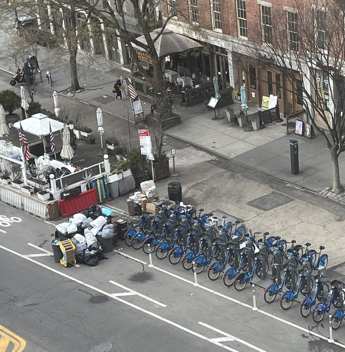 Huge pile of mixed residential and commercial trash in the bike lane, Tuesday and today. Both are pickup days, nothing picked up. @NYCSanitation @LincolnRestler @NYCBikeLanes @bdhowald @BklynEagle @StreetsblogNYC