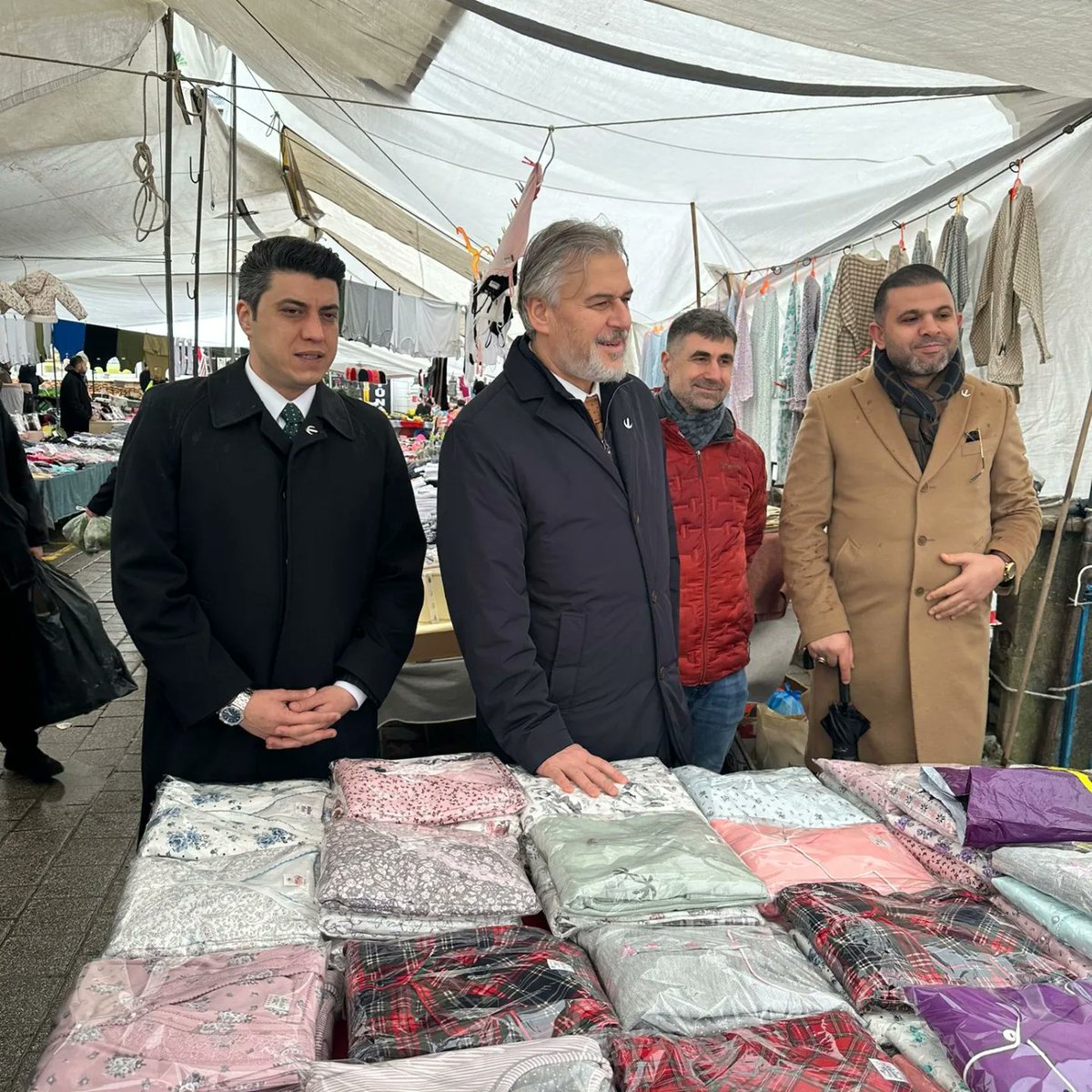 MehmedAltinoz's tweet photo. Beykoz Paşabahçe'de esnafımızla, gençlerimizle ve kadınlarımızla görüştük. 

Onları dinledik kendimizi anlattık. Sözlerini aldık. Artık herkes biliyor.

#AhlaklıBelediyecilikRefahDemek https://t.co/5G0uuOCJ8R