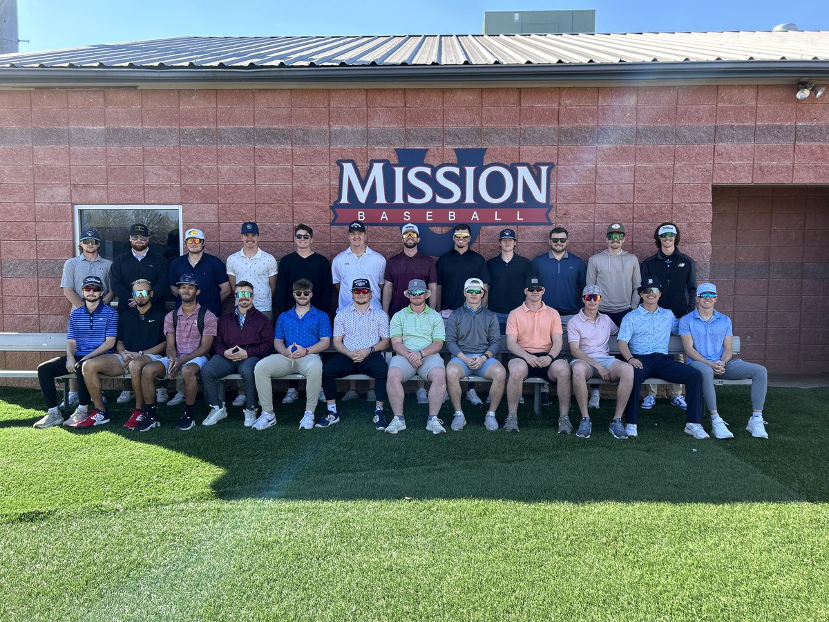 The Pats baseball team ready for their trip to Florida! Today’s Theme- Golf.⛳️