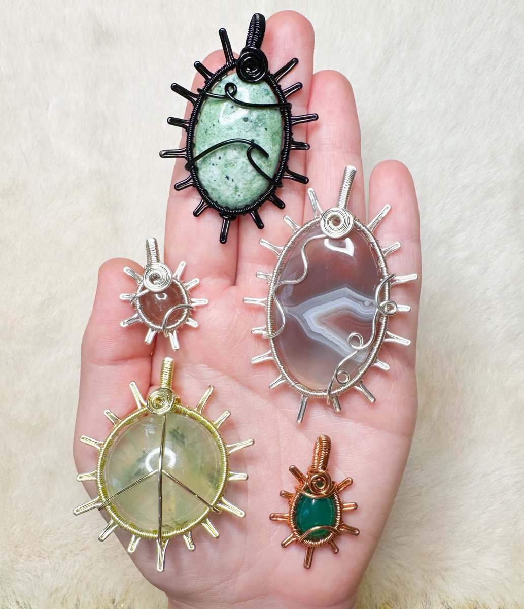 mildhippie's tweet image. still wow’d at the fact my hands make these pendants &amp;amp; people love them too &amp;amp; wear them around their necks 🌞💗🌻