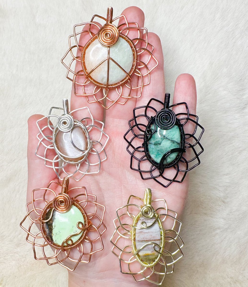 mildhippie's tweet image. still wow’d at the fact my hands make these pendants &amp;amp; people love them too &amp;amp; wear them around their necks 🌞💗🌻