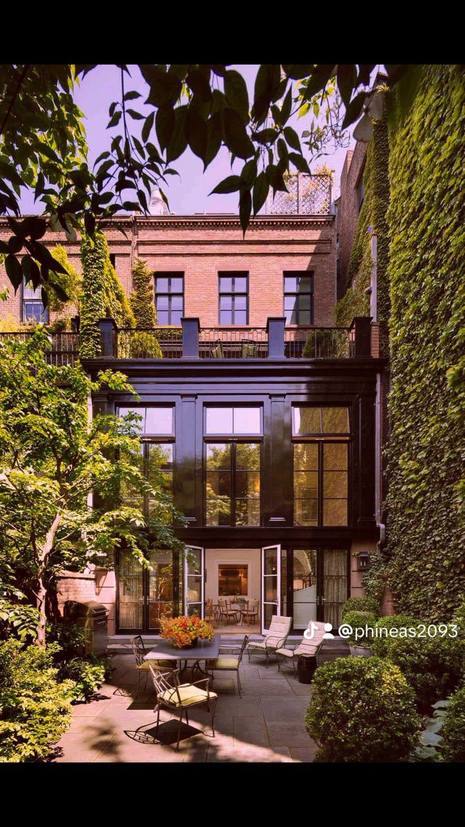 RodWinterrowd's tweet image. An absolutely stunning restoration in New York’s West Village. By extending the back side of the 1st floor and adding 3 floor high #fleetwoodwindows the kitchen and sitting room off this beautiful garden are now the primary living space. #designer