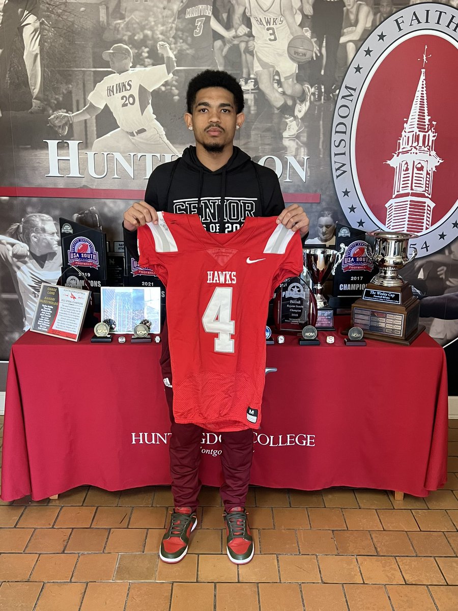 Had a blast visiting Huntingdon College! Loved the environment and the staff!!! #HawkEm❤️🤍 <a href="/CoachPowellHC/">Coach Eli Powell</a> <a href="/CoachRowell22/">Jason Rowell</a> <a href="/HawksFootball/">Huntingdon Football</a>