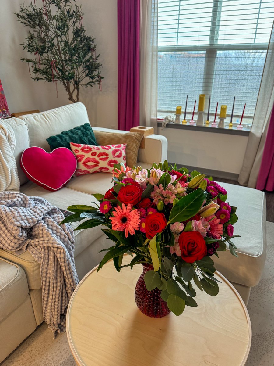 martymoment's tweet photo. Beautiful bouquets I got yesterday 💗 https://t.co/jNBI57L8gW
