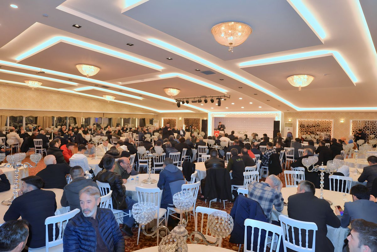 serhatoguz06's tweet photo. Çamlıdereli hemşehrilerimiz ile bir araya geldik. Kıymetli hemşehrimize destekleri için teşekkür ediyorum. 

İnanıyoruz ki kıymetli hemşehrilerimizin güçlü desteğiyle 31 Mart’ta bizi bekleyen zafer var. Her daim biriz, beraberiz. 

Kahramankazan için ‘Bir’iz 
Kahramankazan Biz’iz…

#HazırızKararlıyız 

@hakanhanozcan 
@turgutaltinok06