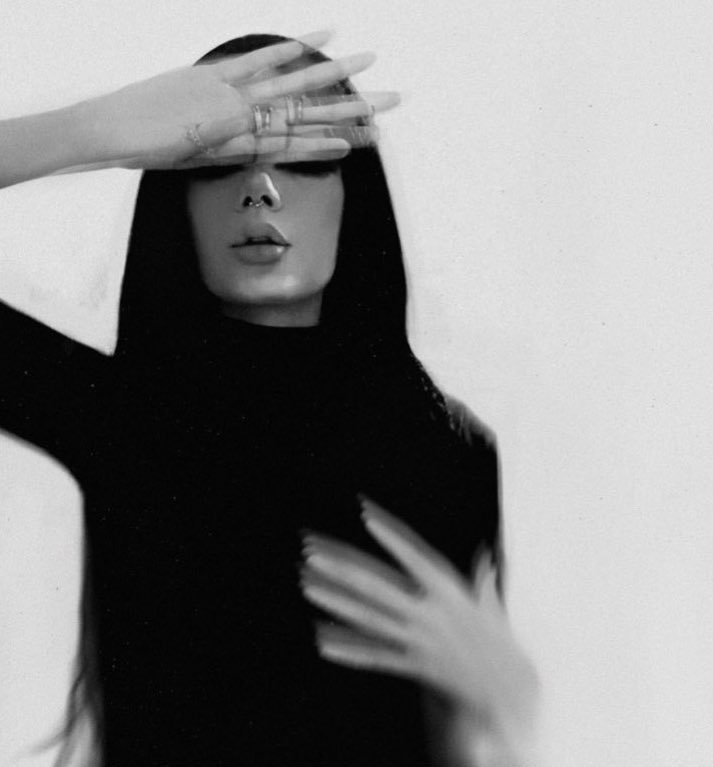 “An Imperfect Opera”, self portrait.
1/1 photograph on FND.
0.1 $ETH reserve.