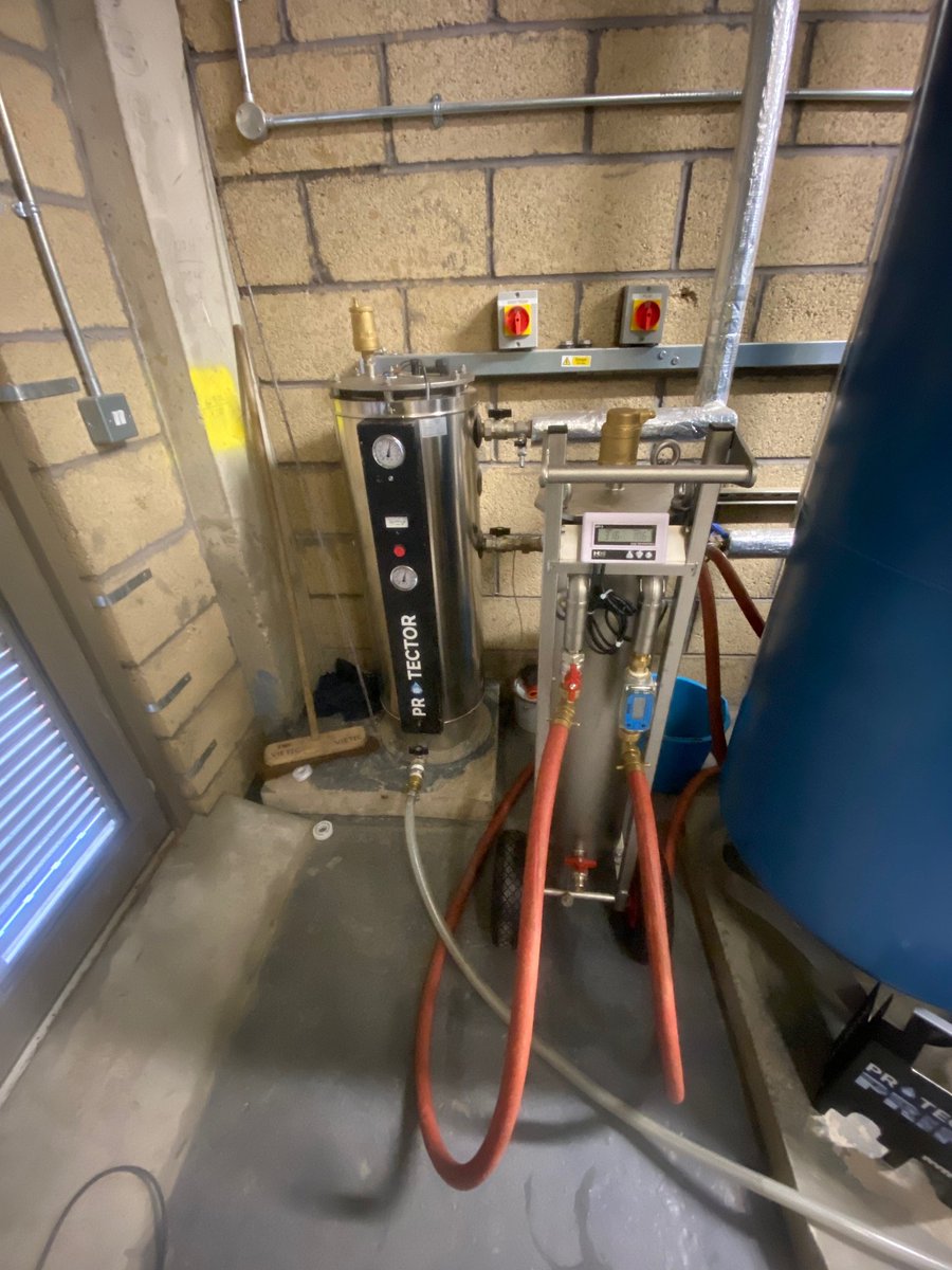 Successful few days rinsing a large district heating system, conductivity down from 1013μS to 91.6μS, meeting our client's VDI2035 range requirement, NO draining and NO heating shut down