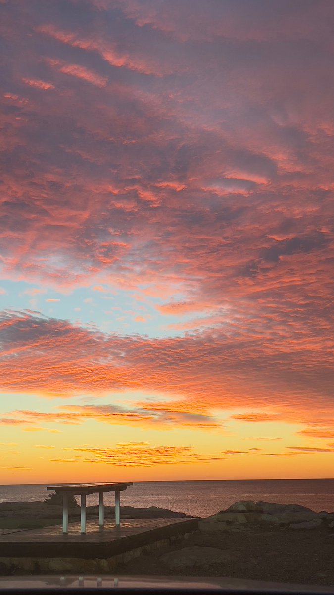 Patrimorals_'s tweet photo. No supero este amanecer, simplemente… wow https://t.co/maMG9eh0Y7