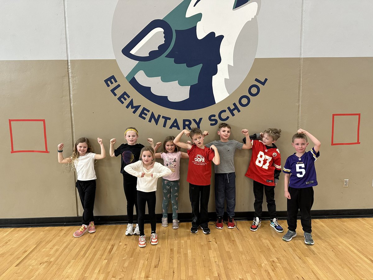 The 100 club for the pacer! These 1st graders worked hard! Way to go!