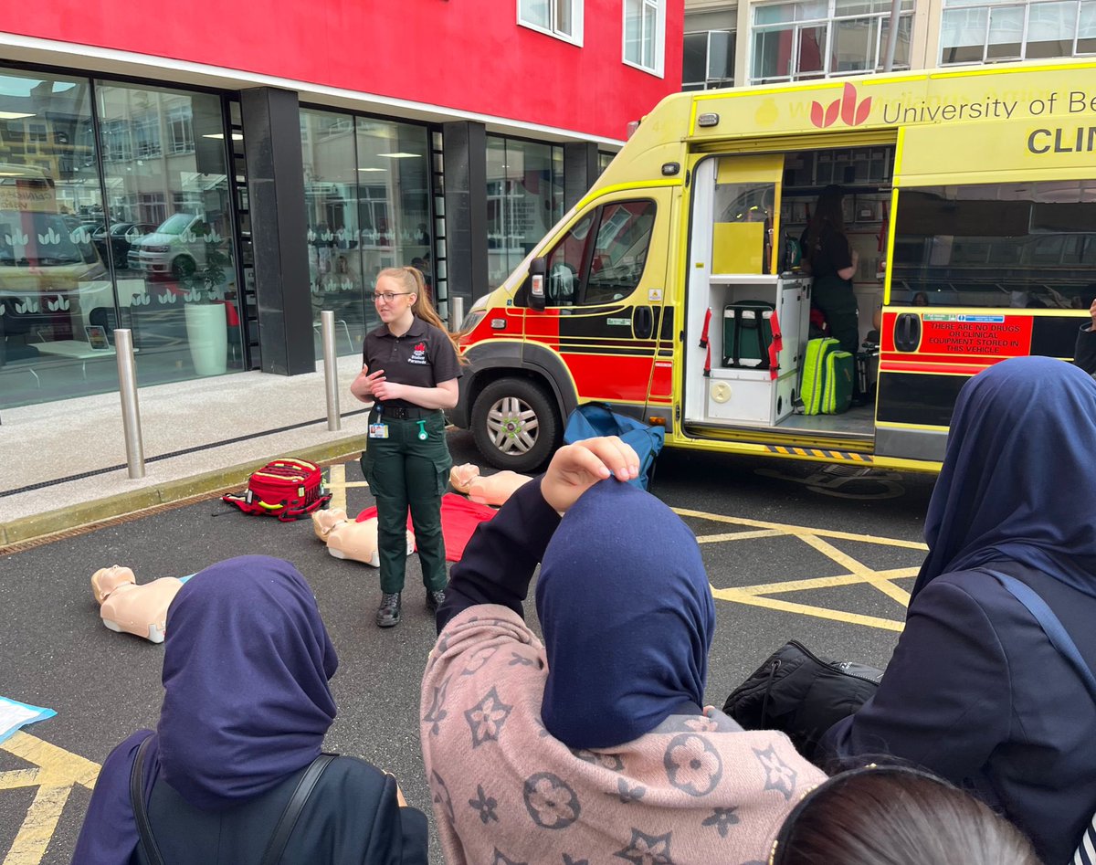 DenbighPEDept's tweet photo. 15 lucky year 9 students got to take part in an interactive Health & Social Care careers event at the University of Bedfordshire today. The pupils absolutely loved it! Thank you #CTOP @DenbighHigh https://t.co/FQeja7CuIu
