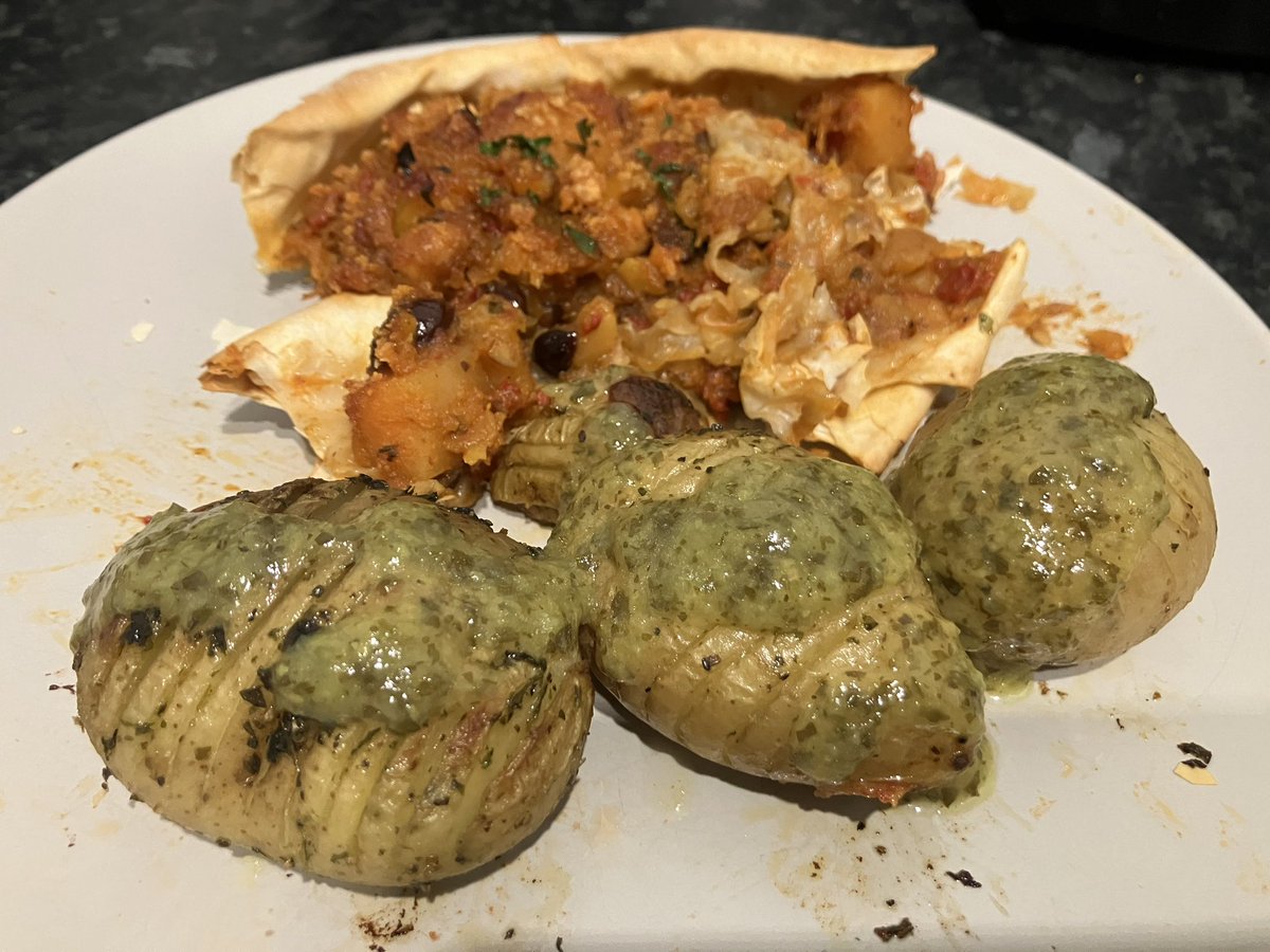 RoseJenyon's tweet image. &amp;amp; 🙌 had the valentines meal for 2 I bought from work, this evening. ALL to myself 🤷‍♀️And?!😂 (other half tomorrow) #valentines #mealfor2 #alltomyself