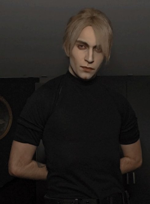 thatvampirate's tweet photo. Leon S Kennedy 🔥 https://t.co/14VUSaEW7O