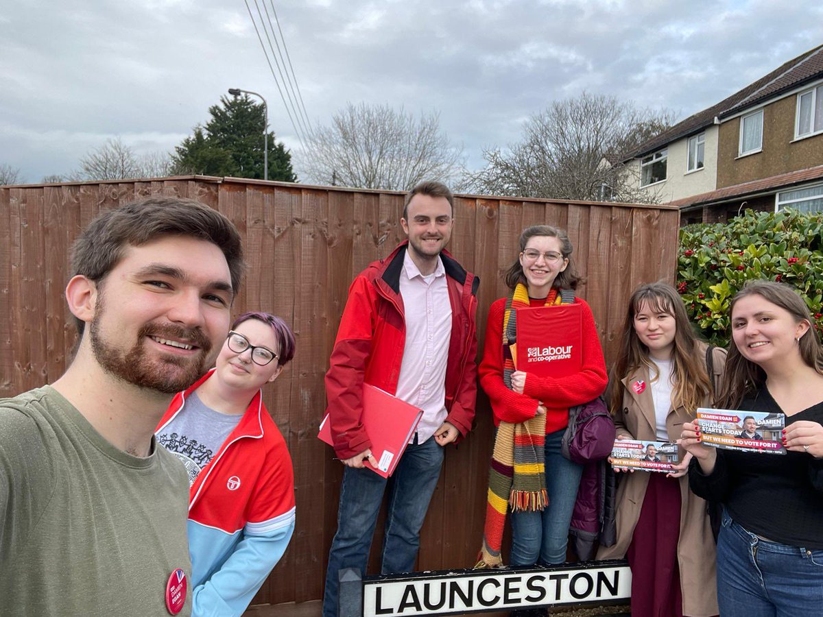 ExeUniLabour's tweet photo. Some more photos because our fans enjoyed the last one so much ;)

An amazing day in Kingswood for @damienegan. Whatever the result, we’ve had an amazing time and met some amazing people over the past couple of weeks!

Now to warm up after over eight hours in the rain ☔️ https://t.co/NRDtRKegla