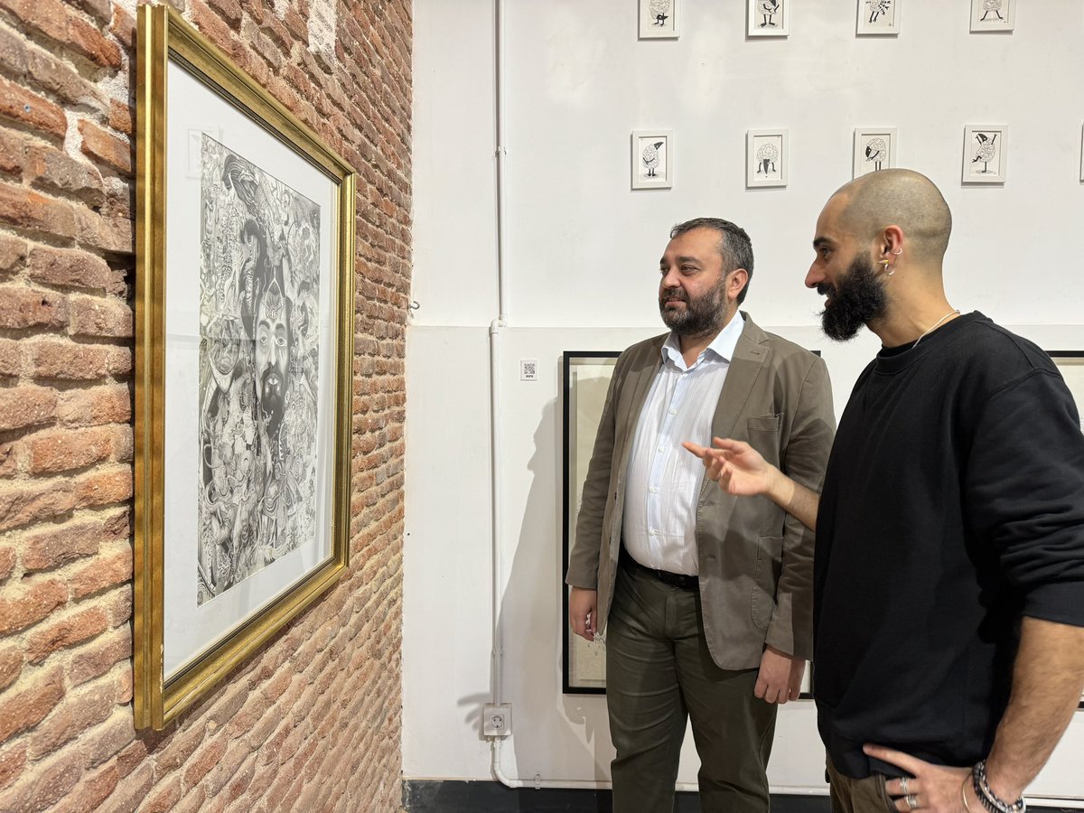 seguragc's tweet photo. @la_panarteria es una galería street art y arte contemporáneo que podéis encontrar en #Lavapiés
Blanca y Maria han apostado por convertir este antiguo obrador (perteneciente a sus abuelos) en un espacio cultural para nuestro #DistritoCentro
He podido disfrutar de #Inopia, un artista que utiliza principalmente el bolígrafo para hacer sus obras, con el que he podido conversar y conocer su evolución como artista durante los años.
#SeguraXCentro