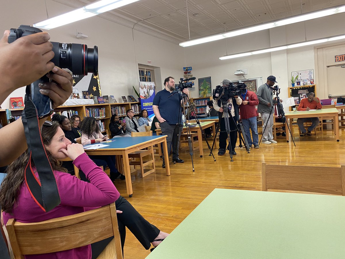 advocate_1's tweet image. Thrilled to welcome CCS Communications &amp;amp; Family Engagement &amp;amp; Student Support Services as we launch the 'Alongside App'! Huge shoutout to our amazing school teams—Custodians, Office staff, Ms. Fulcher, Mrs. Williams, &amp;amp; Ms. Jicha—for creating a welcoming environment! Go, Knights!