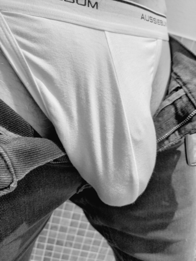 Hanging on a Thursday evening.... #AussieBum #TeamBulge