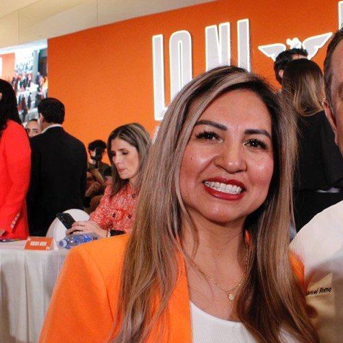 eugeniaguera's tweet image. Ojo.- y que creen, tanto @PartidoMorenaMx como @MovCiudadanoJal se pelean por la candidata Nelly Muñoz para postularla por el distrito 15 federal de Jalisco. Pero ninguno de los dos la ha registrado todavía ante el @INEMexico . Quién lo haga primero, se queda con ella. #Upss