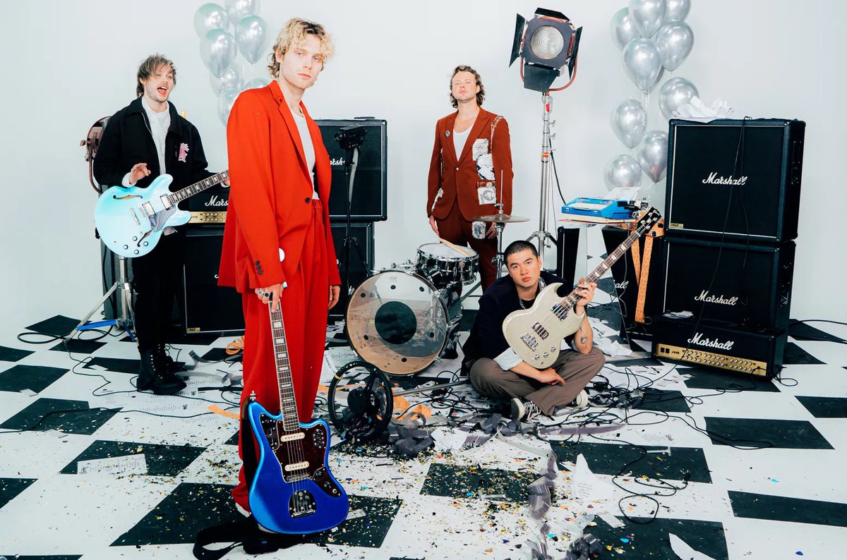 Tha5SOSFamily's tweet photo. The result is that his lot, is a richly developed, confidently Luke contribution &amp; at the same time, he can give space for his bandmates contributions as he lets off steam in his solo stuff

“For me, it’s a way for the band to last forever” he says touchingly in his Aussie accent https://t.co/J2aZqtcWBt