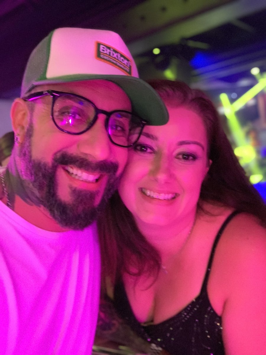 DahlinNikki's tweet photo. So it’s not a roller skating pic but I’ve been told that this pic of us is #electric 😊
#AlexanderJames
#AJMcLean
#IAmAlex
@aj_mclean https://t.co/LofFHUm7Kb