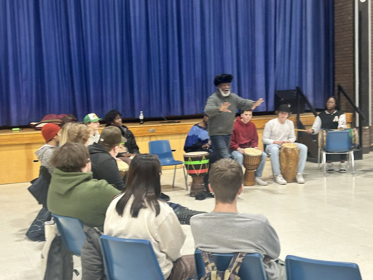 MaxwellSCDSB's tweet photo. Thank you to Quammie Williams and Ginelle Skerritt for supporting our Leadership course and BSA. Teaching our students the importance of team work and leadership. #BetterTogether https://t.co/CIcuQ7ebnA