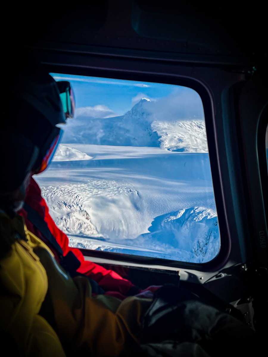 LastFrontHeli's tweet image. There seems to be an almost endless supply of bluebird days this winter. | Check out our daily ski reports here: bit.ly/3v1TQaY | #lastfrontierheli #heliskiing #heliski
