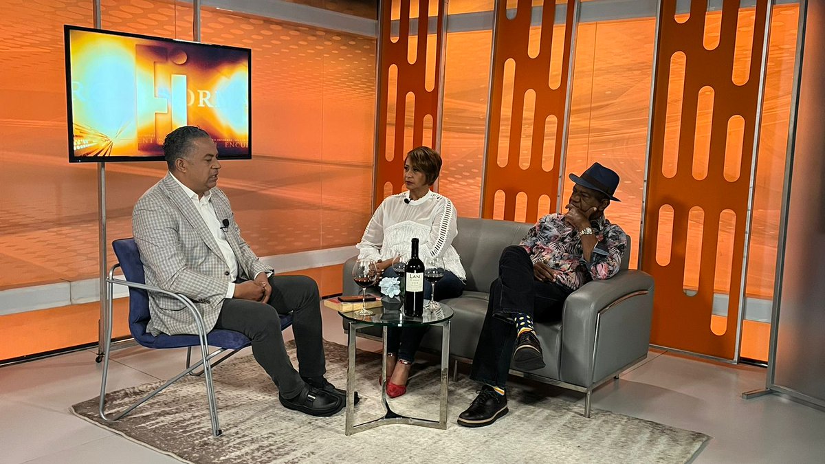 enc_informal's tweet image. ¿Cómo fueron tus experiencias diplomáticas? Descúbrelo en nuestra conversación con @mikydisla, Propietario del Restaurant #Serie50 de 7/8p.m. por @Telefuturo23 y @tvquisqueyaus . Presentado por: @MartinezPozo y @mildredcharlot. Producción: @mediosjumarpo 📹
