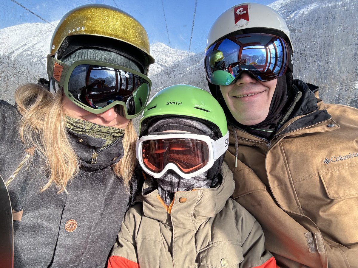 Hitting the slopes with the kiddo and <a href="/ChelseaBalsdon/">Chelsea Balsdon</a>, still have the <a href="/crashlytics/">Crashlytics</a> sticker on my helmet from 2012 or something