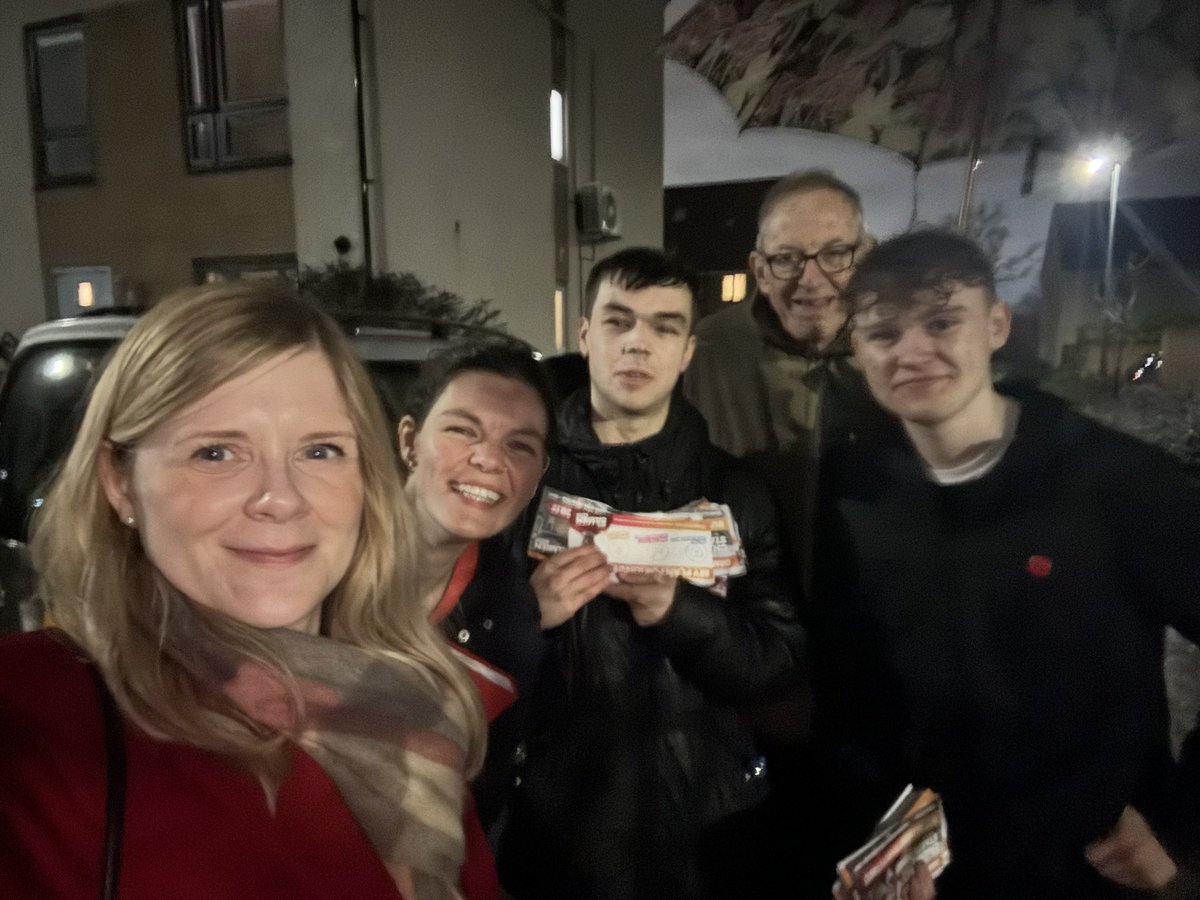 How it started ☀️➡️ How it ended🌧️ A fantastic @CARYoungLabour ,@LSCaerdydd effort for Polling day in the Kingswood by-election! Best of luck to our fantastic candidate @damienegan tonight!🌹